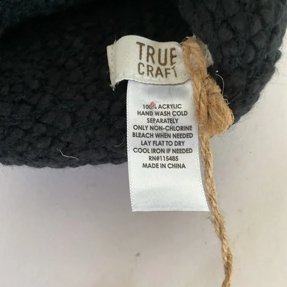 True Craft black Pom Pom Knit Hat NWT - Picture 8 of 10